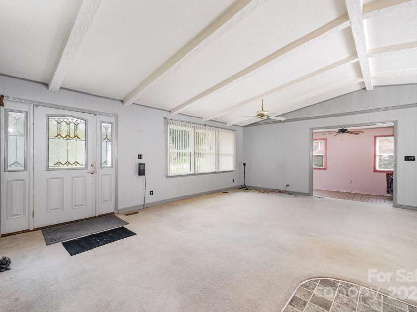 2425 Essen Lane, Gastonia, NC 28054.  MLS# CAR4292814, YatesRealty ID 32656. 