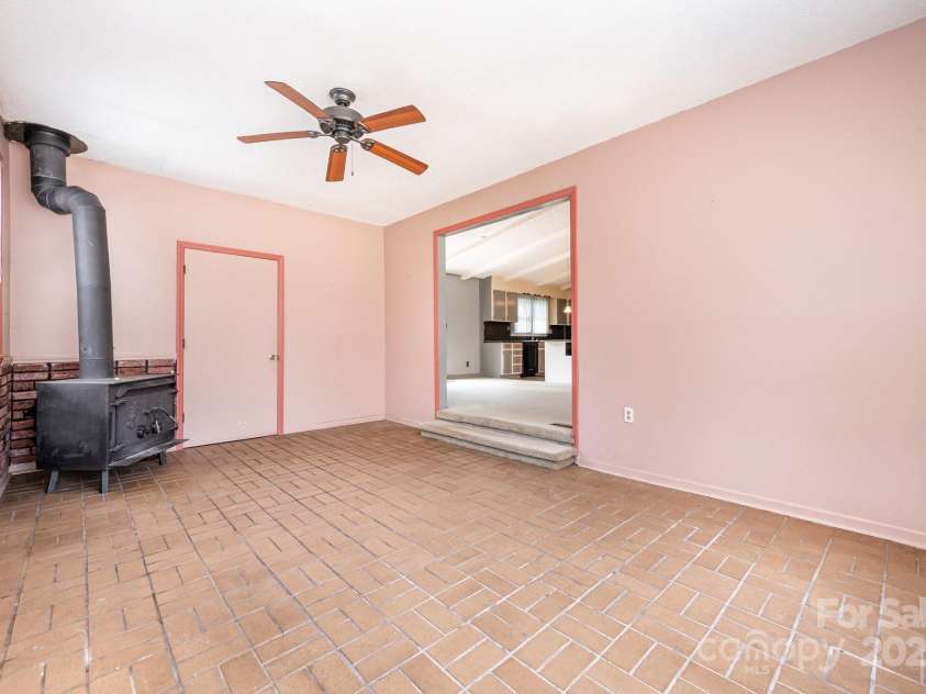 2425 Essen Lane, Gastonia, NC 28054.  MLS# CAR4292814, YatesRealty ID 32656. 