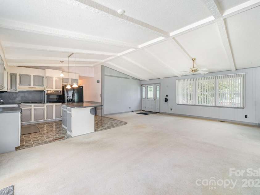 2425 Essen Lane, Gastonia, NC 28054.  MLS# CAR4292814, YatesRealty ID 32656. 