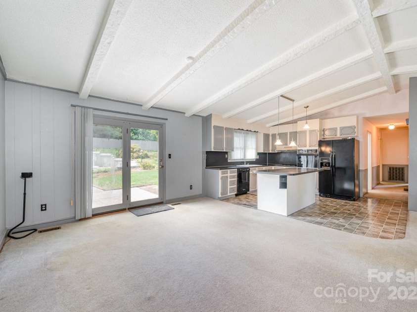 2425 Essen Lane, Gastonia, NC 28054.  MLS# CAR4292814, YatesRealty ID 32656. 