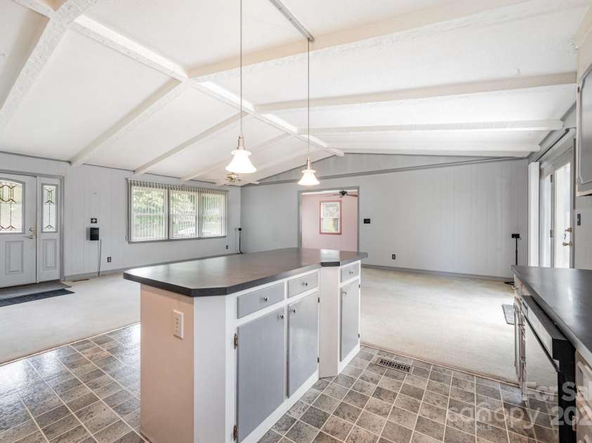2425 Essen Lane, Gastonia, NC 28054.  MLS# CAR4292814, YatesRealty ID 32656. 