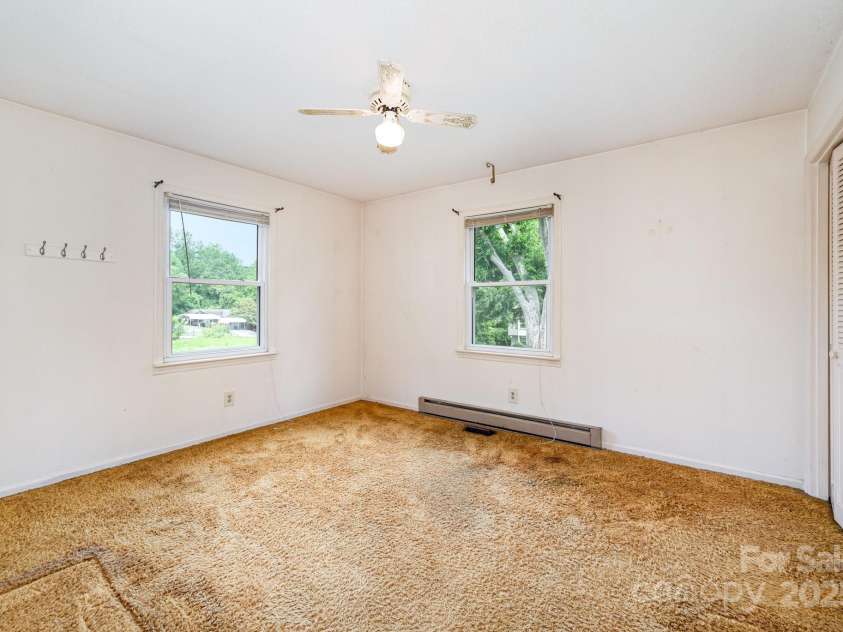 2425 Essen Lane, Gastonia, NC 28054.  MLS# CAR4292814, YatesRealty ID 32656. 