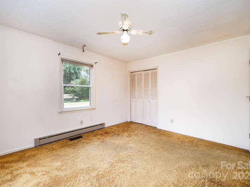 2425 Essen Lane, Gastonia, NC 28054.  MLS# CAR4292814, YatesRealty ID 32656. 