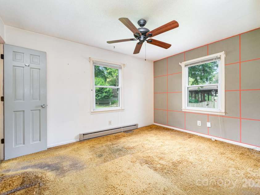 2425 Essen Lane, Gastonia, NC 28054.  MLS# CAR4292814, YatesRealty ID 32656. 