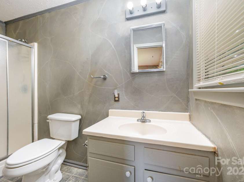 2425 Essen Lane, Gastonia, NC 28054.  MLS# CAR4292814, YatesRealty ID 32656. 