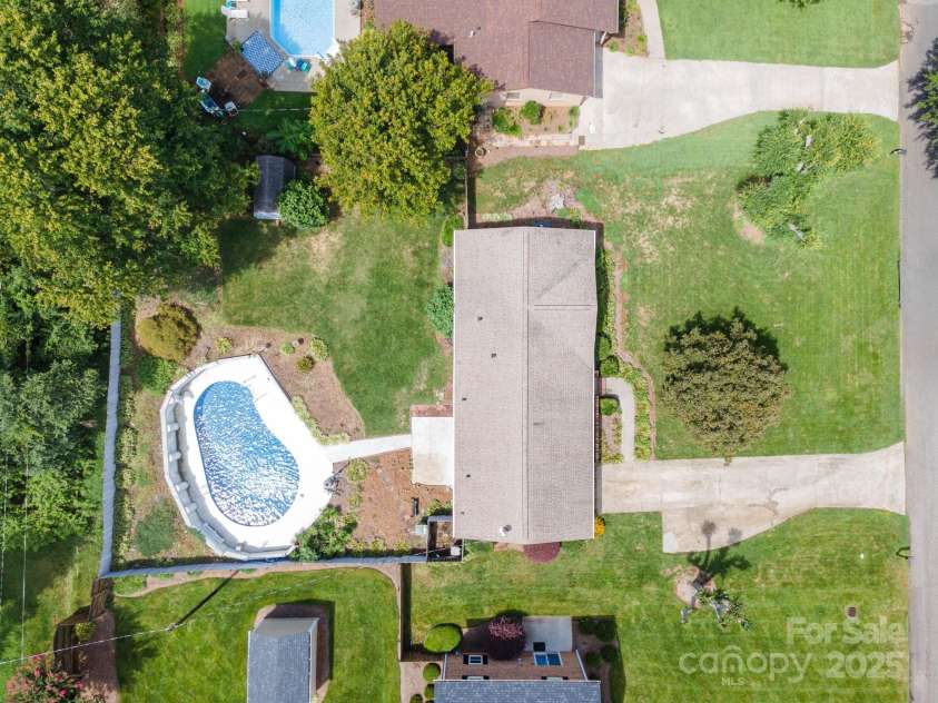 2425 Essen Lane, Gastonia, NC 28054.  MLS# CAR4292814, YatesRealty ID 32656. 