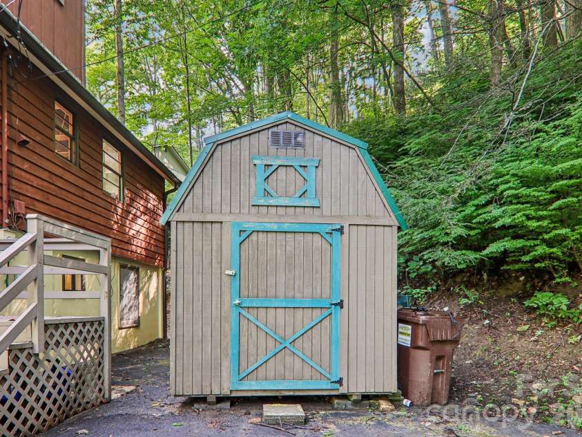 330 Riddle Cove Road, Maggie Valley, NC 28751.  MLS# CAR4395479, YatesRealty ID 32657. 