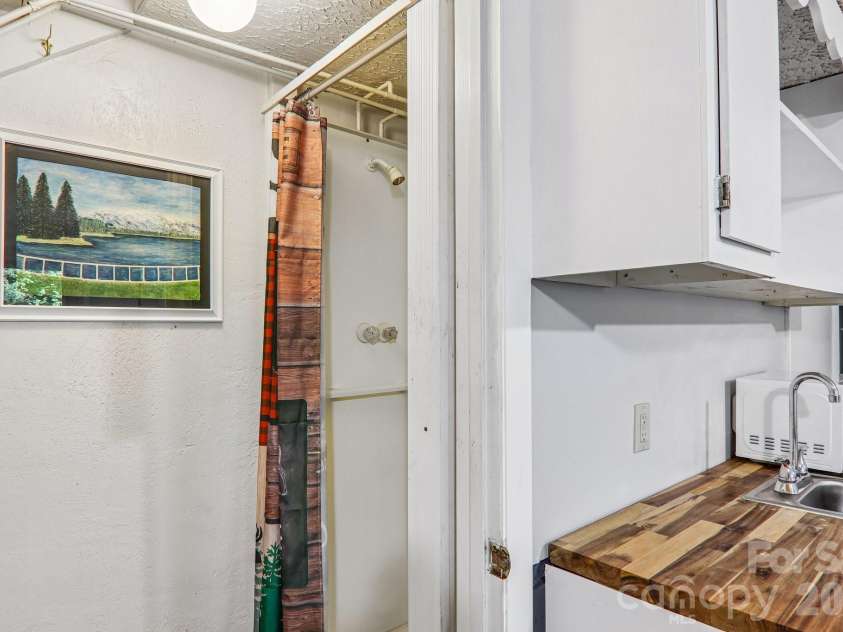 330 Riddle Cove Road, Maggie Valley, NC 28751.  MLS# CAR4395479, YatesRealty ID 32657. 