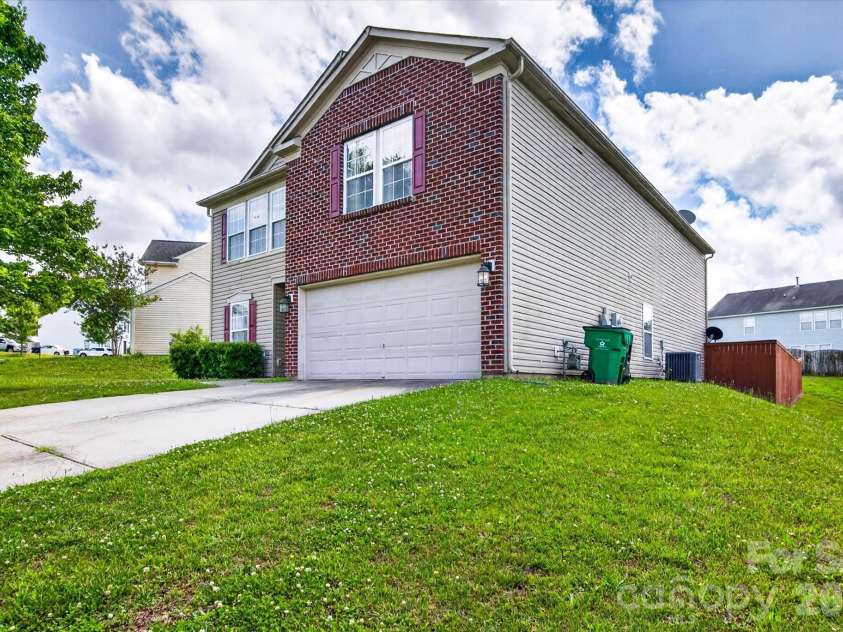 1533 Bray Drive, Charlotte, NC 28214.  MLS# CAR4383253, YatesRealty ID 32658. 