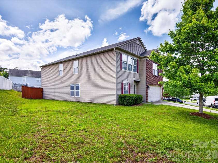 1533 Bray Drive, Charlotte, NC 28214.  MLS# CAR4383253, YatesRealty ID 32658. 