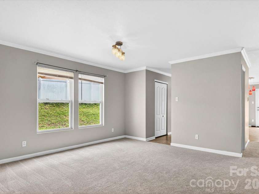1533 Bray Drive, Charlotte, NC 28214.  MLS# CAR4383253, YatesRealty ID 32658. Dining Room