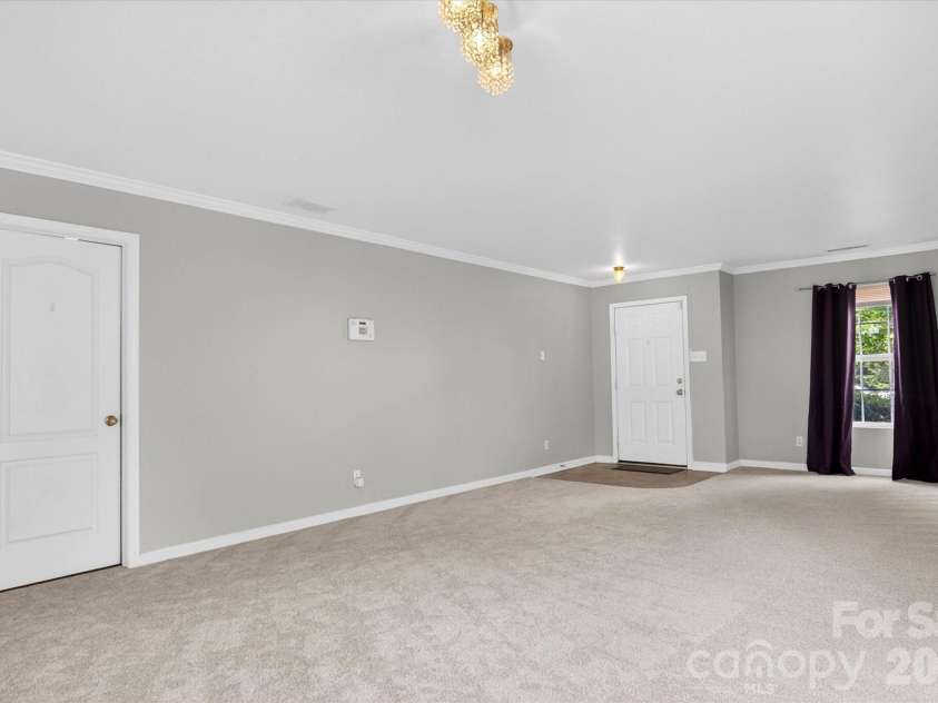1533 Bray Drive, Charlotte, NC 28214.  MLS# CAR4383253, YatesRealty ID 32658. Dining Room