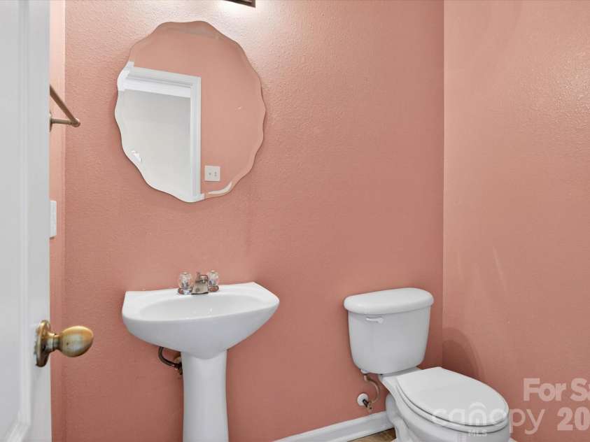 1533 Bray Drive, Charlotte, NC 28214.  MLS# CAR4383253, YatesRealty ID 32658. Half Bathroom