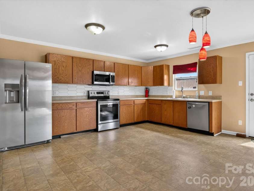 1533 Bray Drive, Charlotte, NC 28214.  MLS# CAR4383253, YatesRealty ID 32658. Kitchen