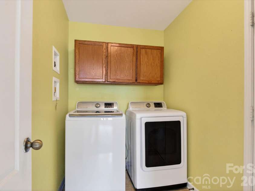 1533 Bray Drive, Charlotte, NC 28214.  MLS# CAR4383253, YatesRealty ID 32658. Laundry