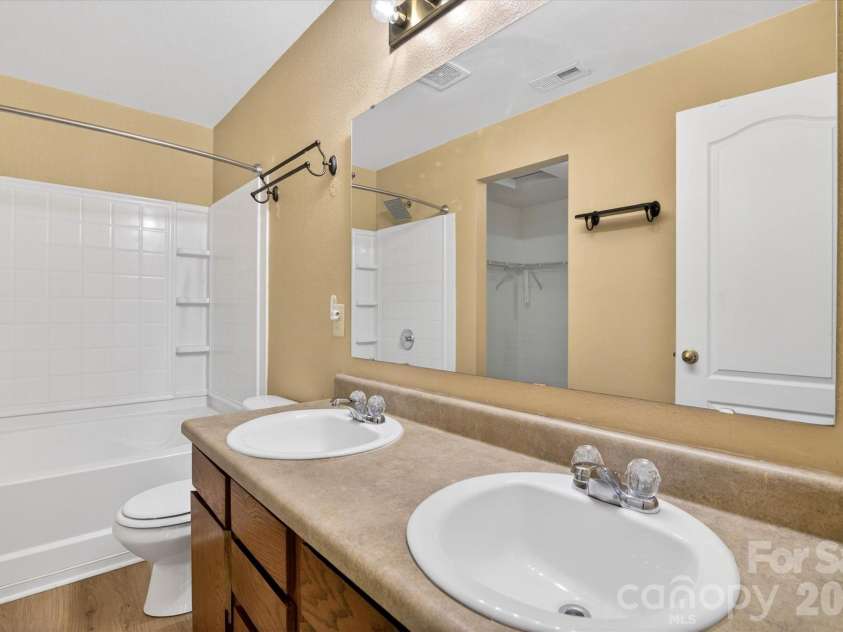1533 Bray Drive, Charlotte, NC 28214.  MLS# CAR4383253, YatesRealty ID 32658. Primary Bath