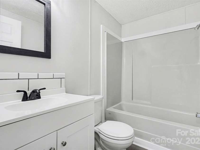 115 Lakeview Lane, China Grove, NC 28023.  MLS# CAR4333106, YatesRealty ID 3266. 