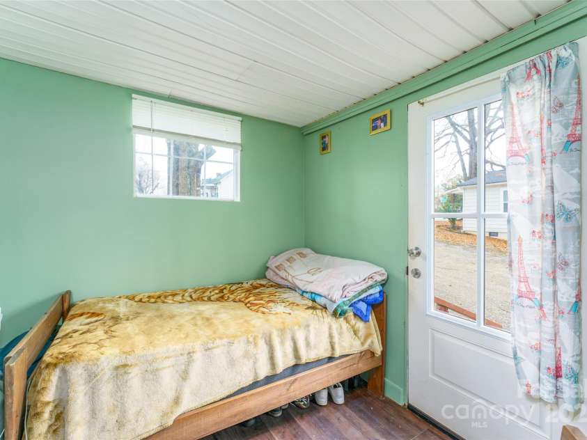 2703 Glendale Avenue, Kannapolis, NC 28081.  MLS# CAR4329348, YatesRealty ID 3266. 