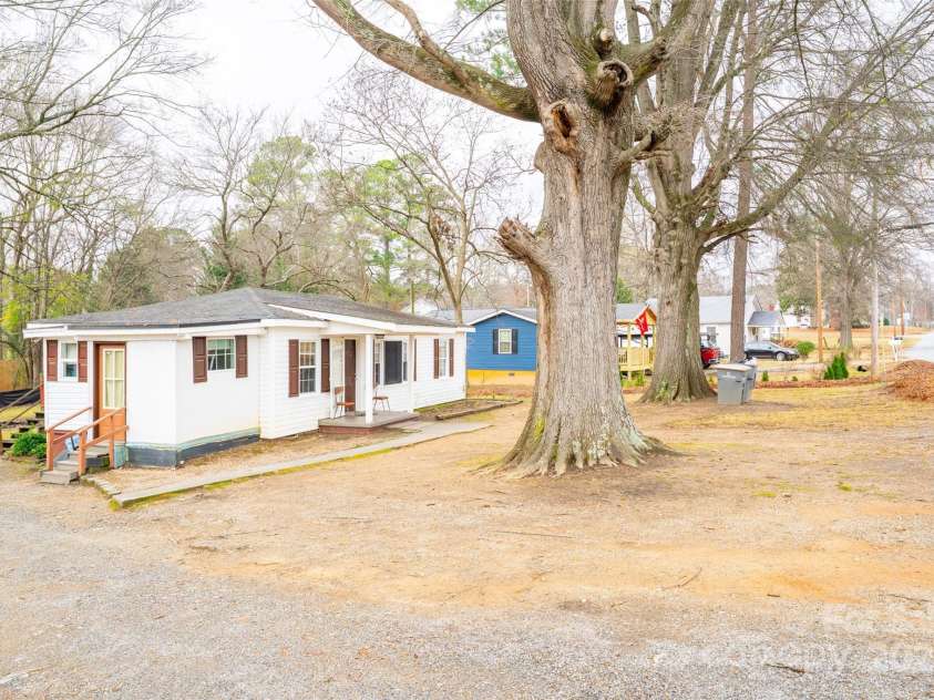 2703 Glendale Avenue, Kannapolis, NC 28081.  MLS# CAR4329348, YatesRealty ID 3266. 