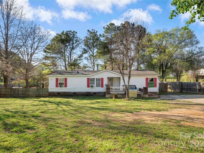 2831 Forbes Road, Gastonia, NC 28056.  MLS# CAR4239686, YatesRealty ID 3266. 