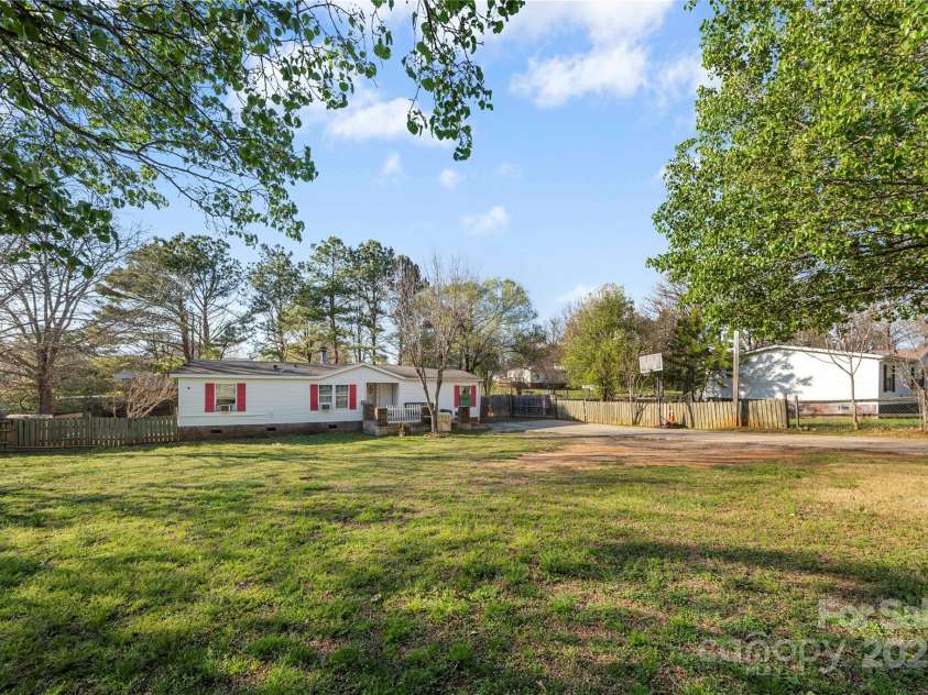 2831 Forbes Road, Gastonia, NC 28056.  MLS# CAR4239686, YatesRealty ID 3266. 