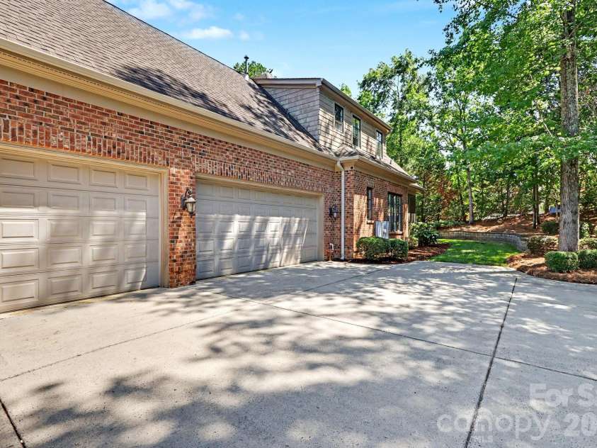 508 Hideaway Ridge Court, Matthews, NC 28105.  MLS# CAR4391252, YatesRealty ID 32660. 