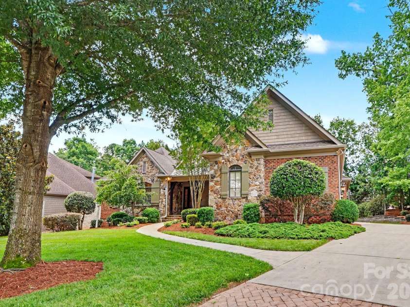508 Hideaway Ridge Court, Matthews, NC 28105.  MLS# CAR4391252, YatesRealty ID 32660. 