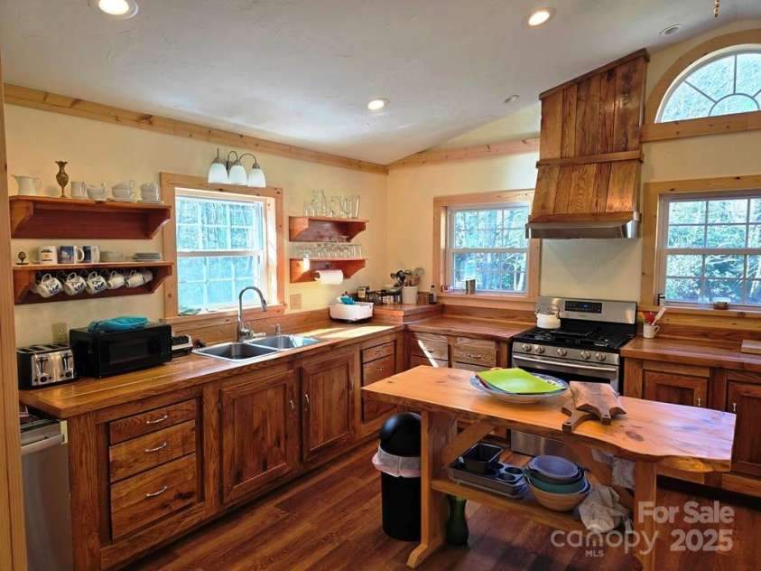 115 Little Horse Path, Lansing, NC 28643.  MLS# CAR4292531, YatesRealty ID 32661. 