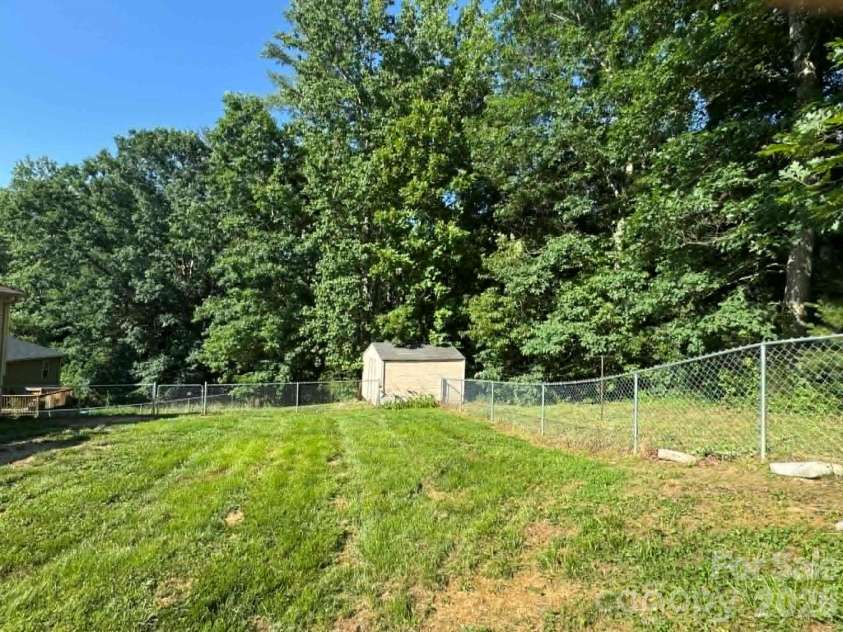 2588 Knight Drive, Lenoir, NC 28645.  MLS# CAR4393019, YatesRealty ID 32661. 