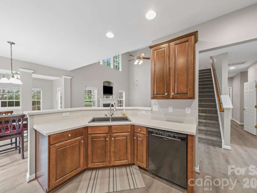 412 Amersham Lane, Waxhaw, NC 28173.  MLS# CAR4392451, YatesRealty ID 32662. 