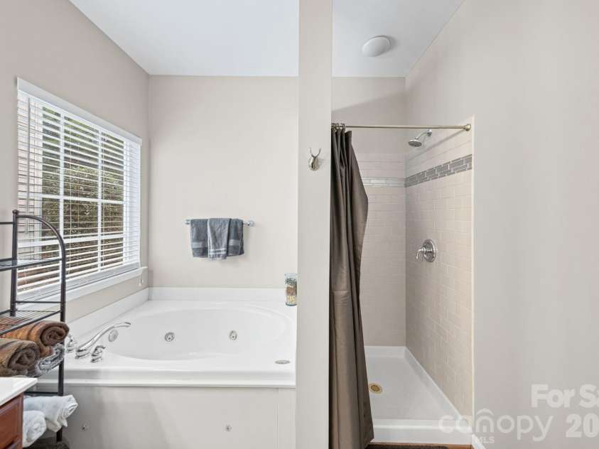 412 Amersham Lane, Waxhaw, NC 28173.  MLS# CAR4392451, YatesRealty ID 32662. 