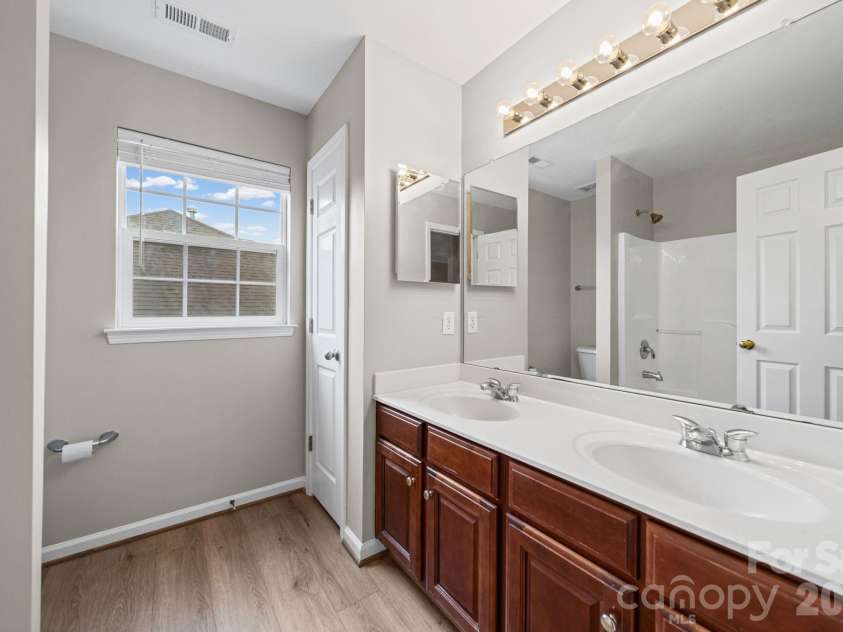 412 Amersham Lane, Waxhaw, NC 28173.  MLS# CAR4392451, YatesRealty ID 32662. 