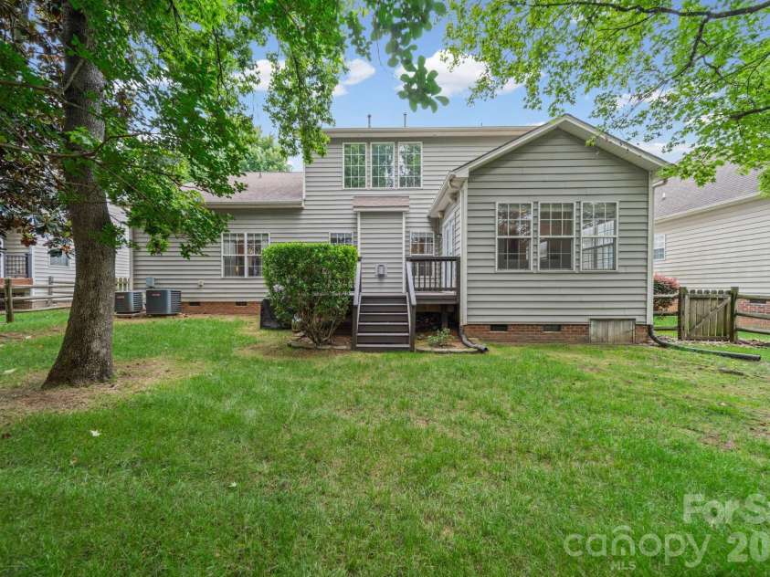 412 Amersham Lane, Waxhaw, NC 28173.  MLS# CAR4392451, YatesRealty ID 32662. 