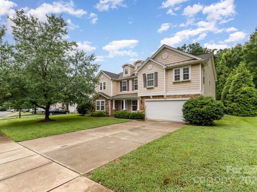 7541 Brookwood Valley Lane, Mint Hill, NC 28227.  MLS# CAR4277261, YatesRealty ID 32662. 