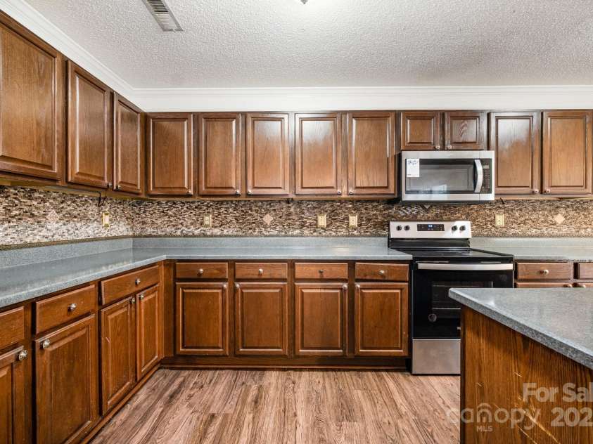 7541 Brookwood Valley Lane, Mint Hill, NC 28227.  MLS# CAR4277261, YatesRealty ID 32662. 
