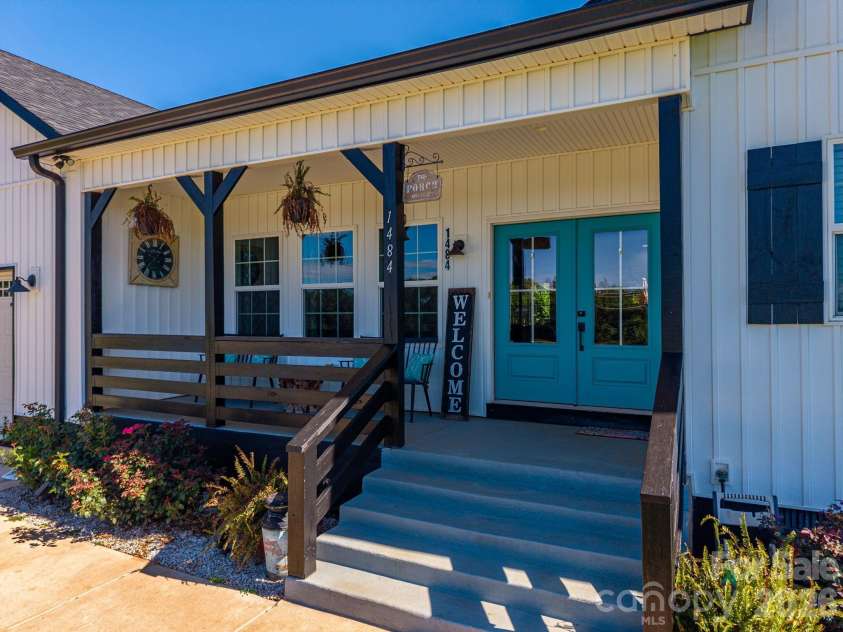 1484 Null Road, Lincolnton, NC 28092.  MLS# CAR4390106, YatesRealty ID 32663. Front Porch
