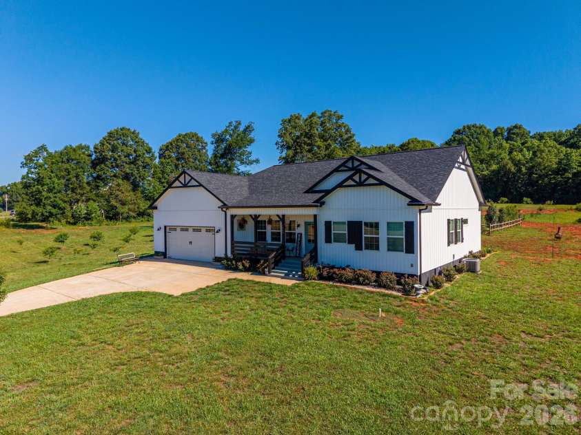 1484 Null Road, Lincolnton, NC 28092.  MLS# CAR4390106, YatesRealty ID 32663. Front View Right