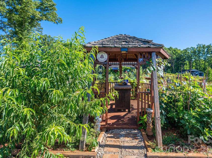 1484 Null Road, Lincolnton, NC 28092.  MLS# CAR4390106, YatesRealty ID 32663. Gardens
