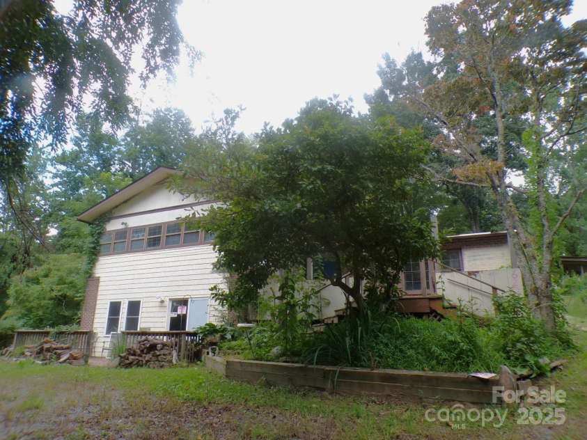 620 Hutch Mountain Road, Fletcher, NC 28732.  MLS# CAR4293164, YatesRealty ID 32663. 
