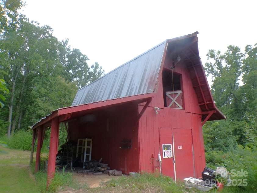 620 Hutch Mountain Road, Fletcher, NC 28732.  MLS# CAR4293164, YatesRealty ID 32663. 