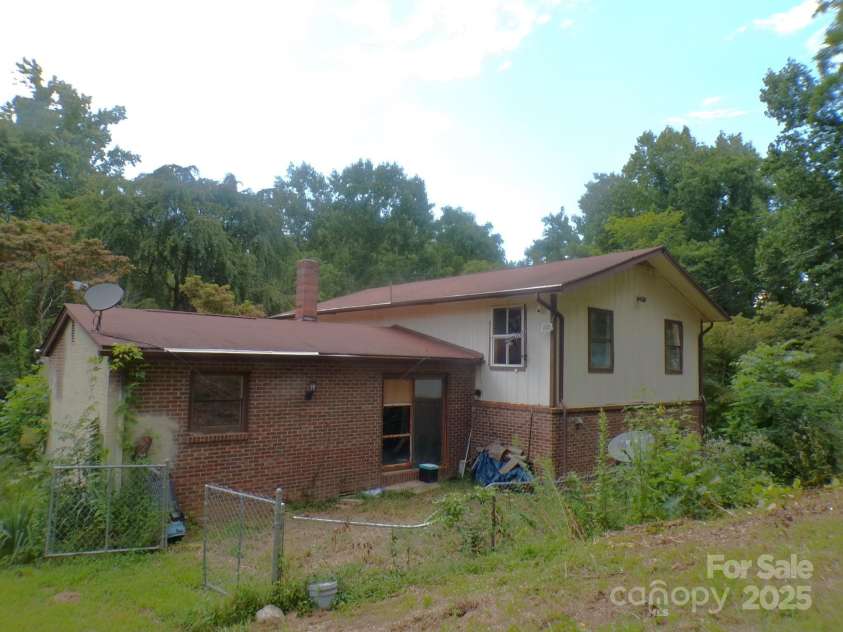 620 Hutch Mountain Road, Fletcher, NC 28732.  MLS# CAR4293164, YatesRealty ID 32663. 