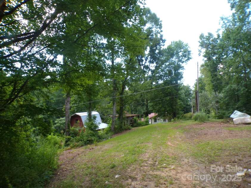 620 Hutch Mountain Road, Fletcher, NC 28732.  MLS# CAR4293164, YatesRealty ID 32663. 