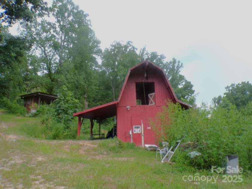 620 Hutch Mountain Road, Fletcher, NC 28732.  MLS# CAR4293164, YatesRealty ID 32663. 