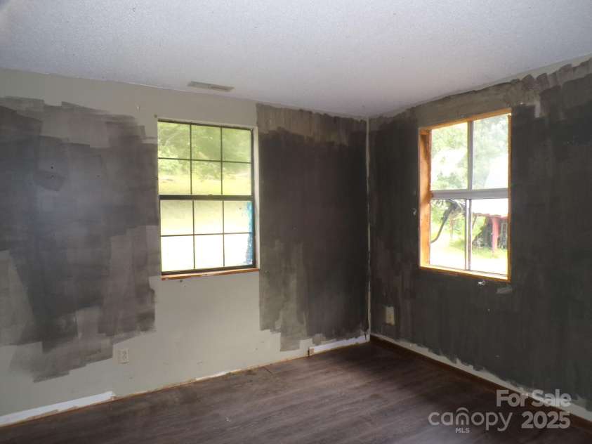 620 Hutch Mountain Road, Fletcher, NC 28732.  MLS# CAR4293164, YatesRealty ID 32663. 