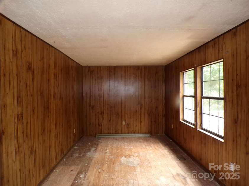 620 Hutch Mountain Road, Fletcher, NC 28732.  MLS# CAR4293164, YatesRealty ID 32663. 