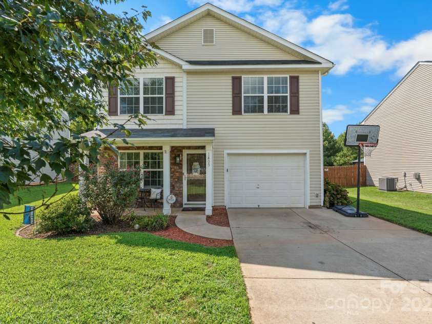 1409 River Run Road, Lowell, NC 28098.  MLS# CAR4292912, YatesRealty ID 32664. 