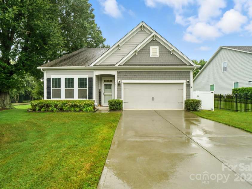 105 Wedge View Way, Statesville, NC 28677.  MLS# CAR4291064, YatesRealty ID 32665. 