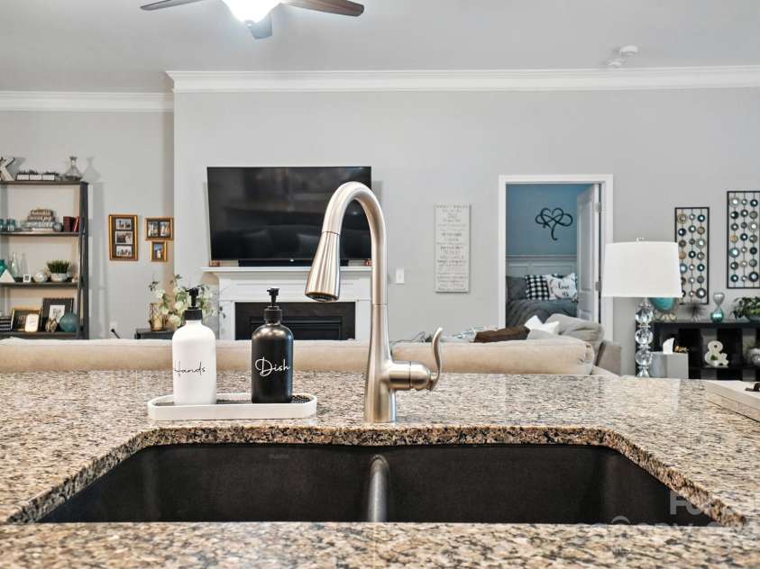 105 Wedge View Way, Statesville, NC 28677.  MLS# CAR4291064, YatesRealty ID 32665. 