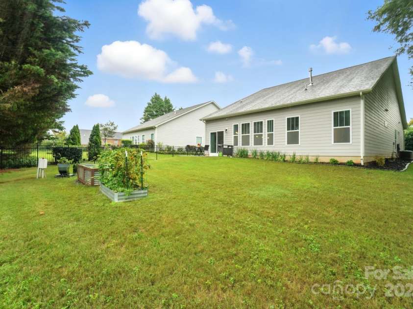 105 Wedge View Way, Statesville, NC 28677.  MLS# CAR4291064, YatesRealty ID 32665. 