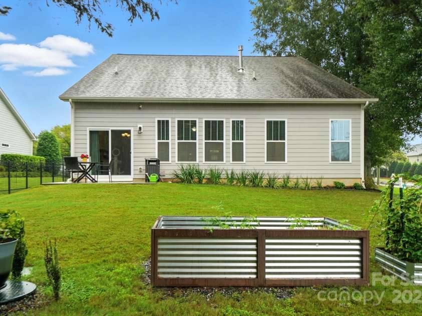 105 Wedge View Way, Statesville, NC 28677.  MLS# CAR4291064, YatesRealty ID 32665. 